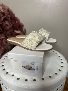 Pearl-Embellished Ivory Slide Sandals for Women (A new day)
